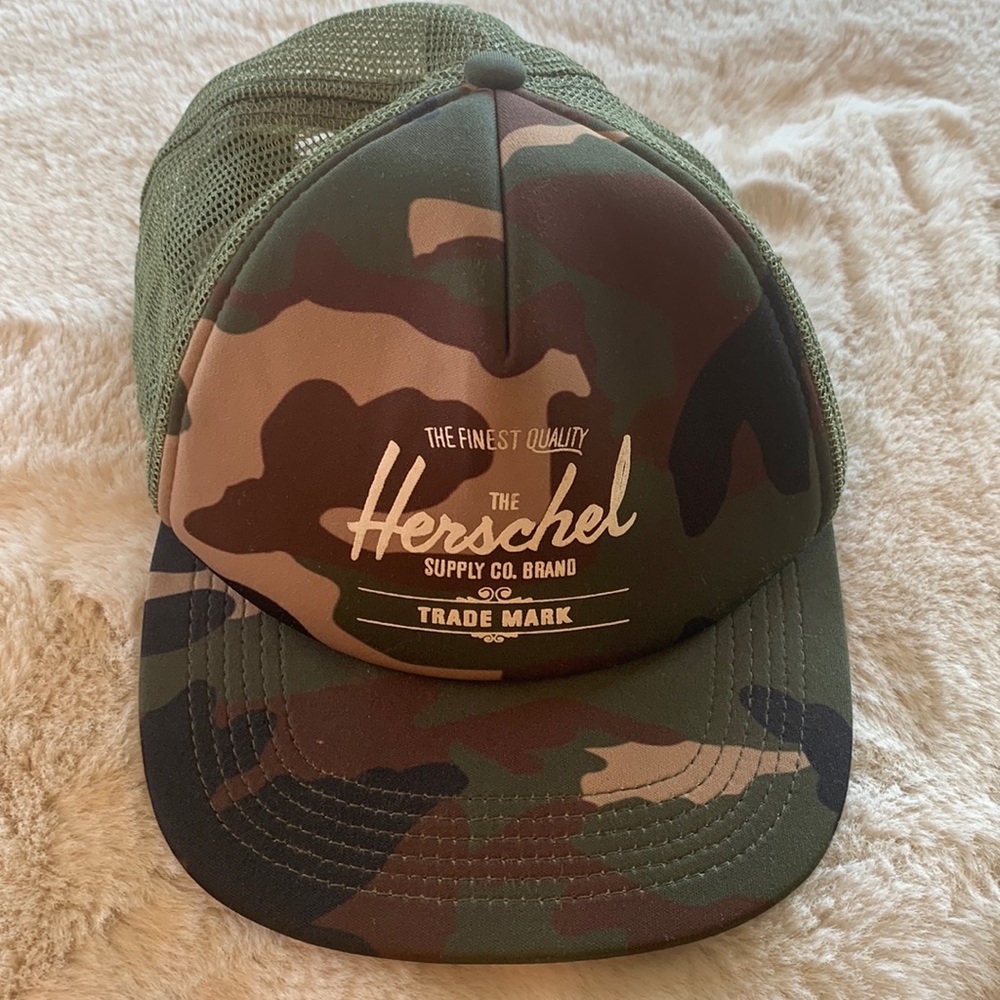 NWOT. Herschel camo hat